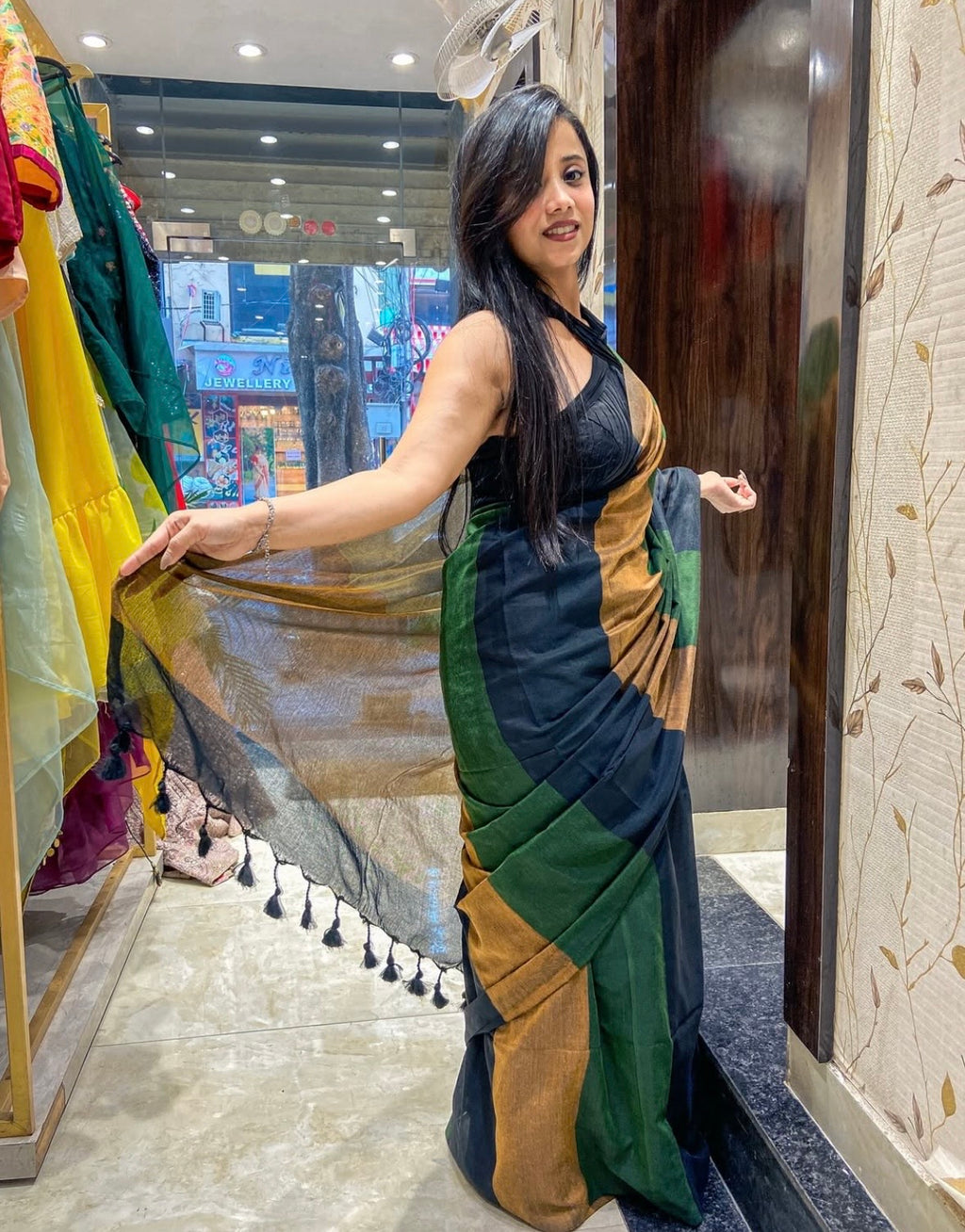 Elegant Khadi Cotton Saree with Tassel Pallu