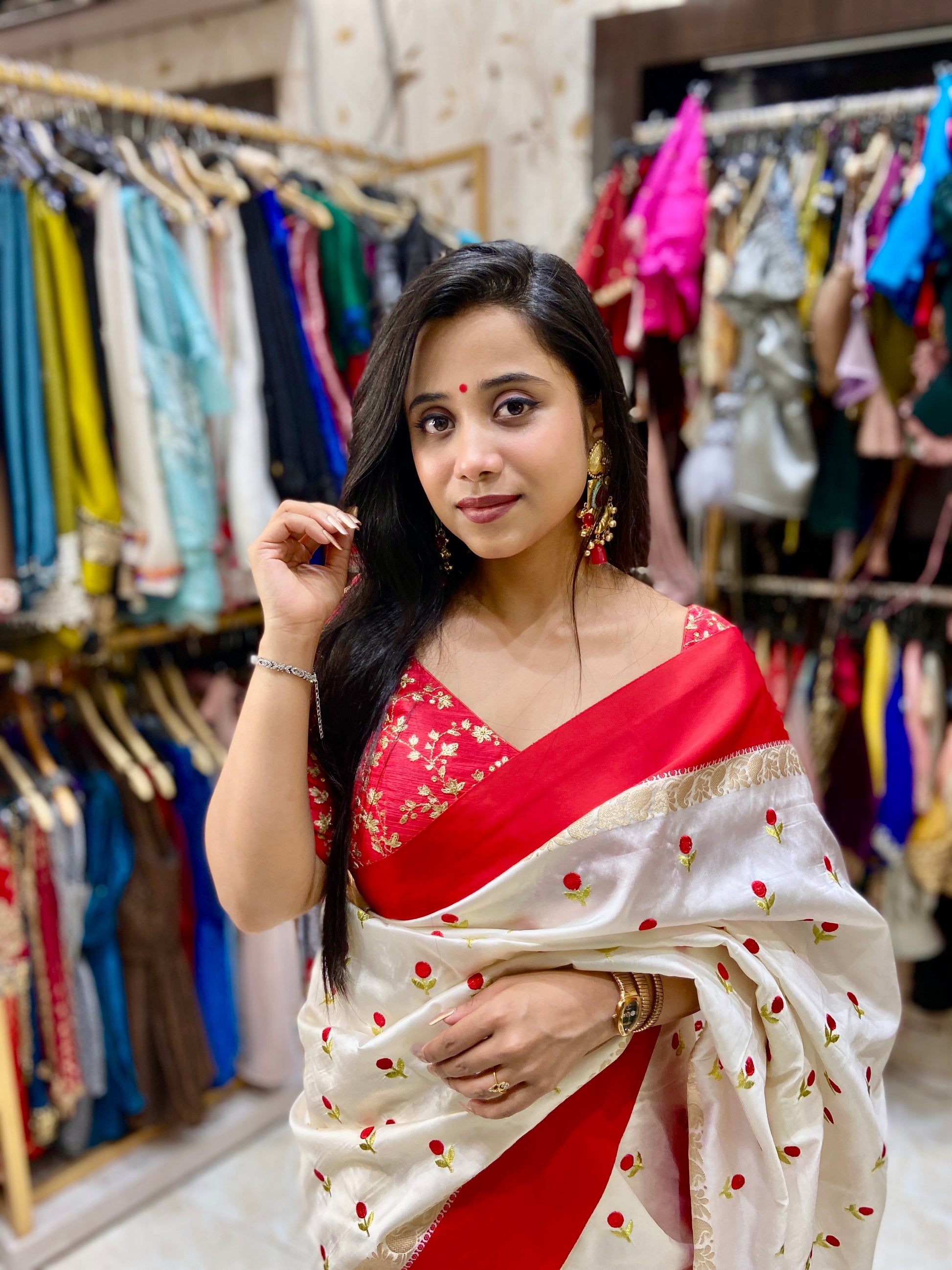 Lal par sada saree with floral Embroidary