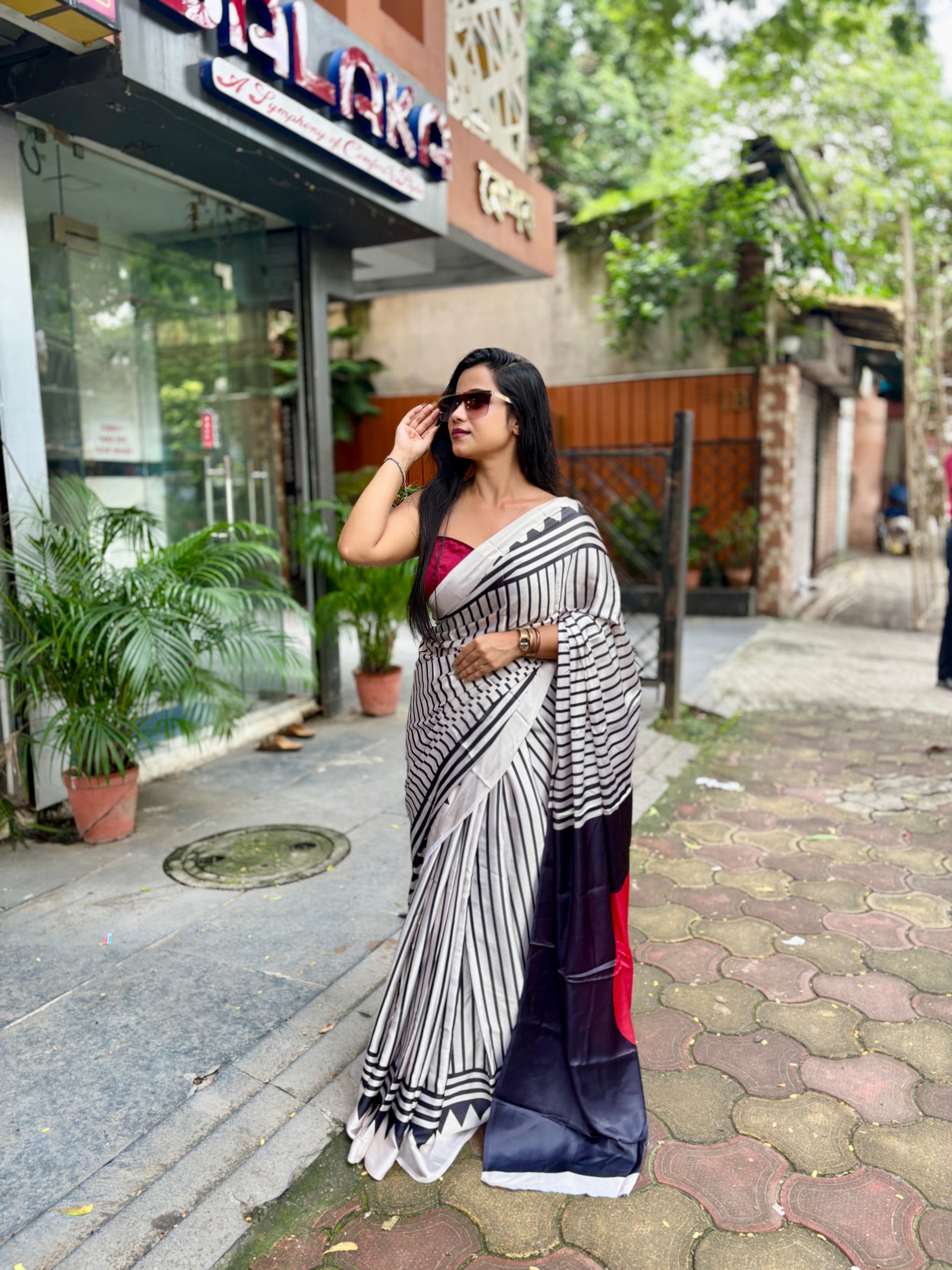 Bindi modal satin saree