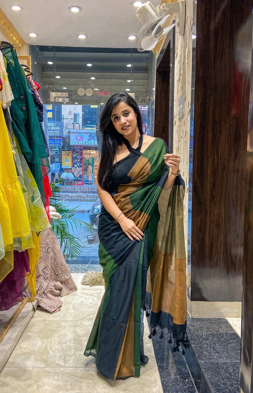 Elegant Khadi Cotton Saree with Tassel Pallu