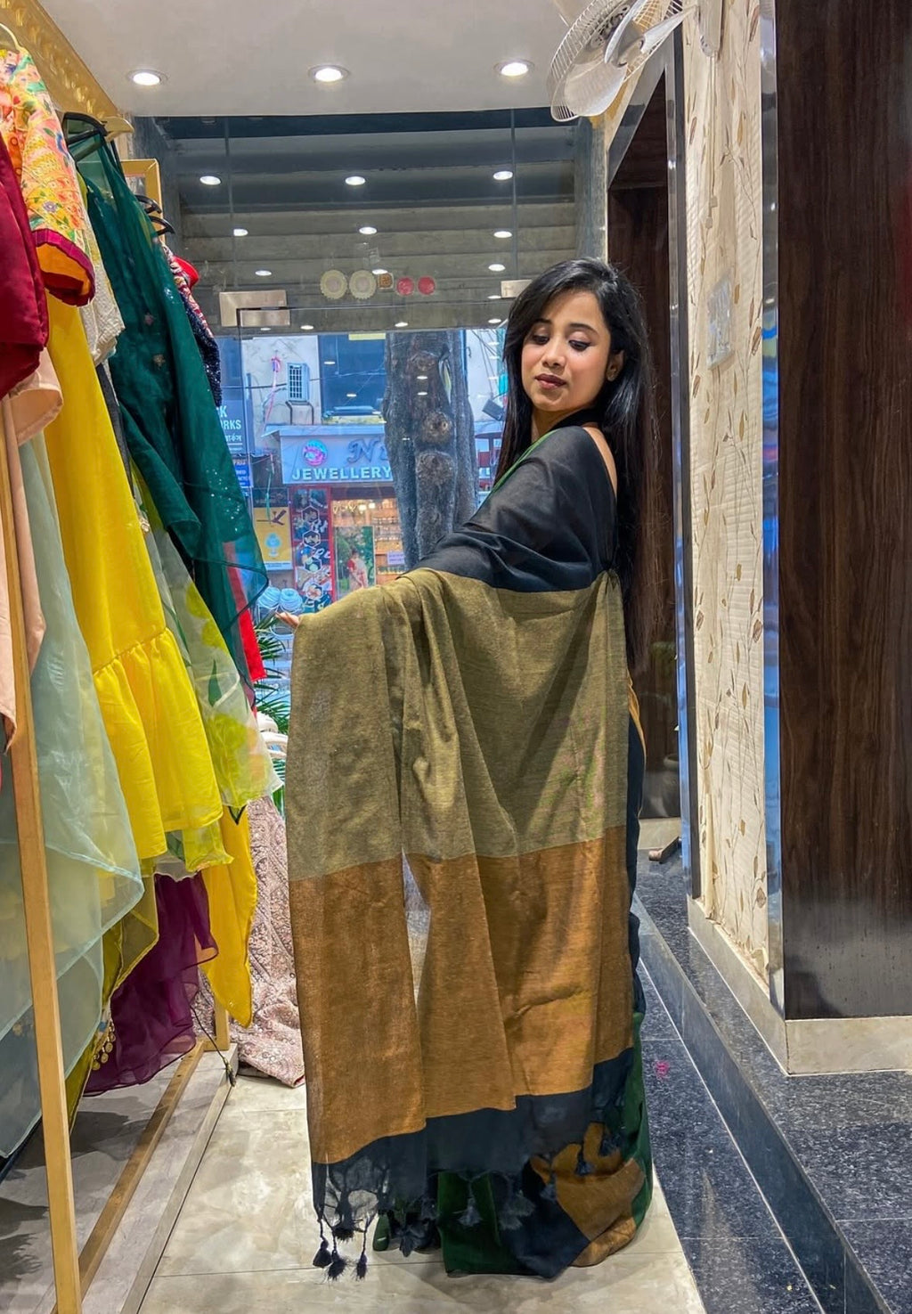 Elegant Khadi Cotton Saree with Tassel Pallu