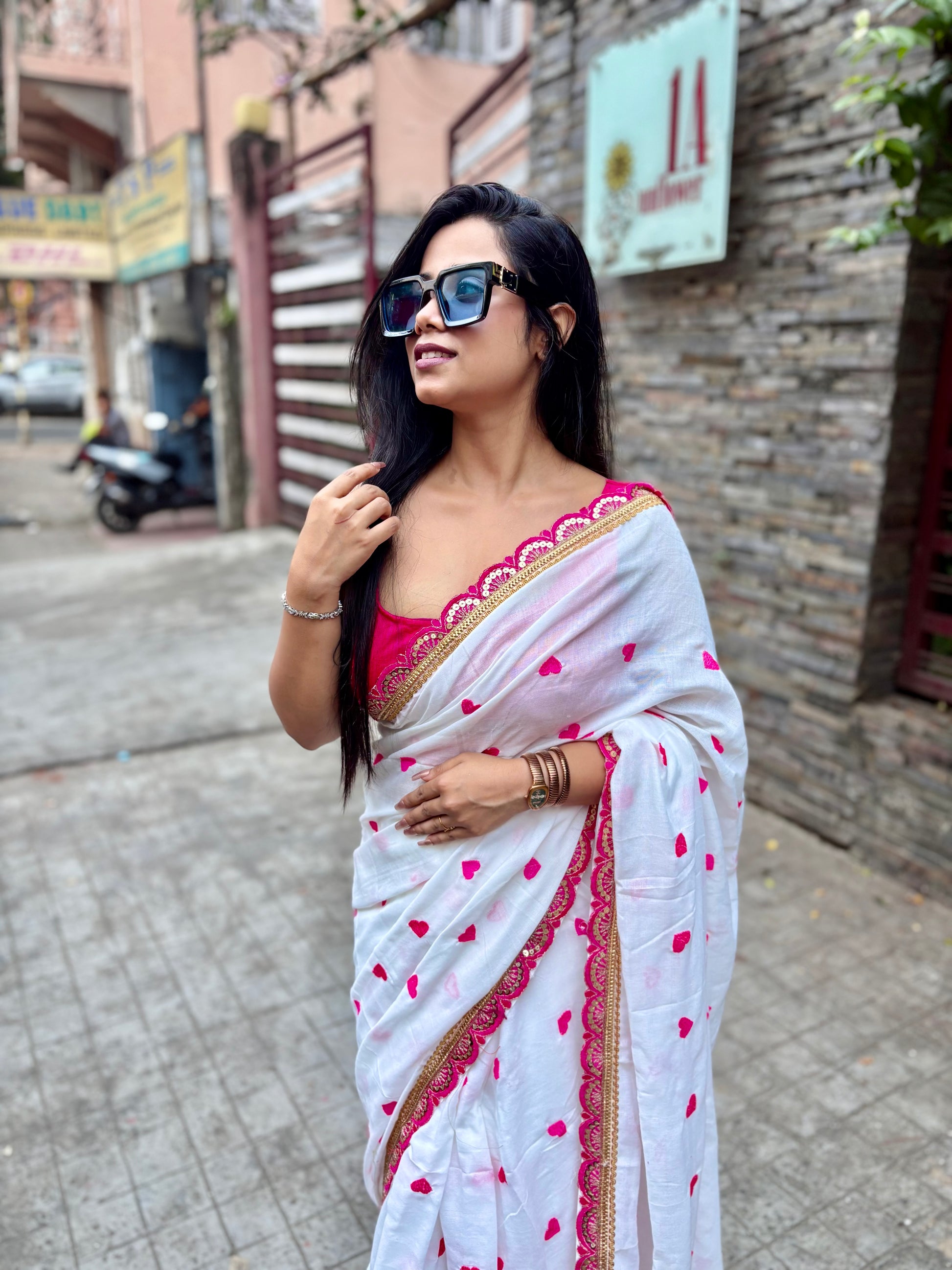 Heart Cotton White Saree with Scallop Zari Border