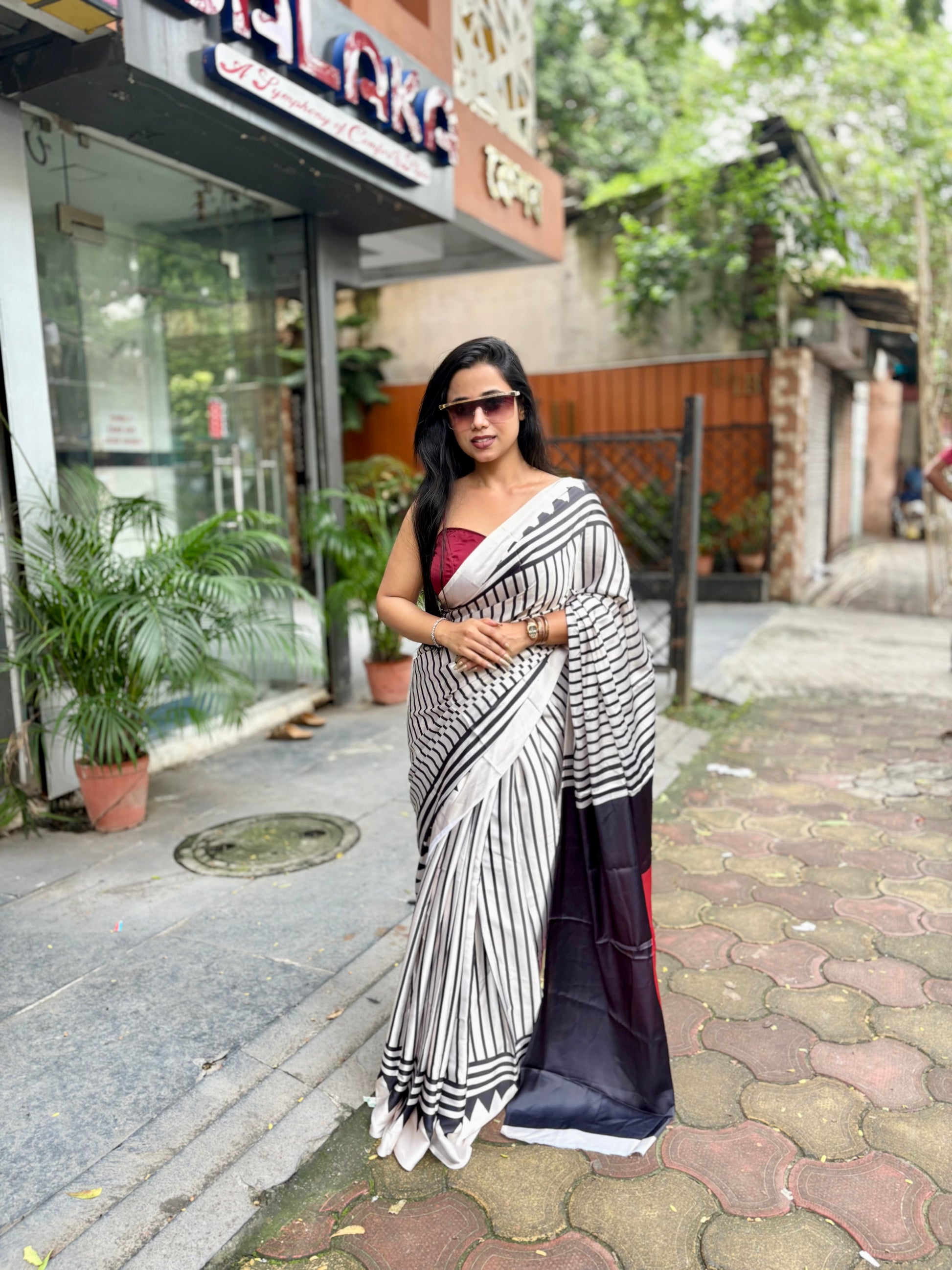 Bindi modal satin saree