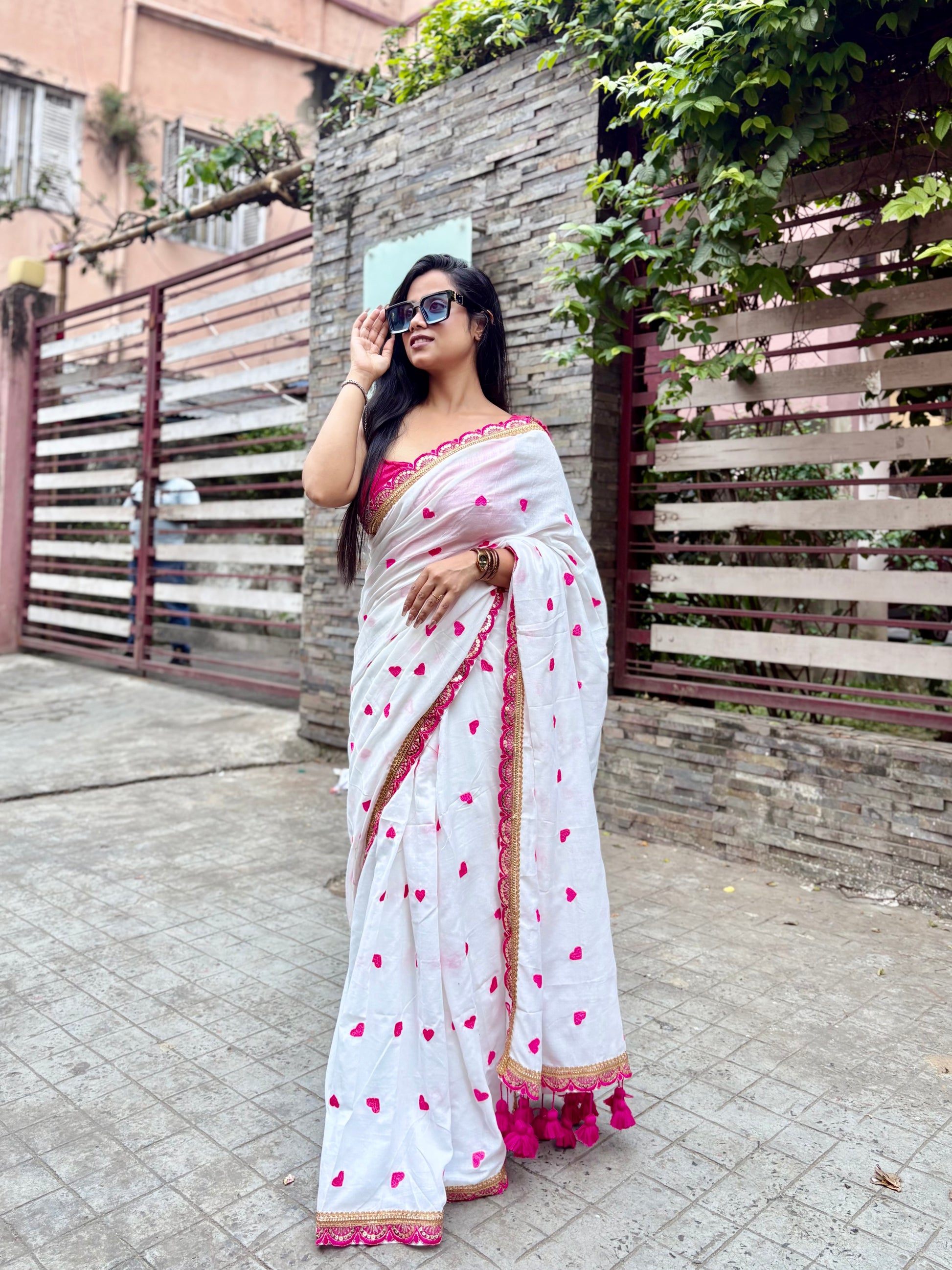 Heart Cotton White Saree with Scallop Zari Border