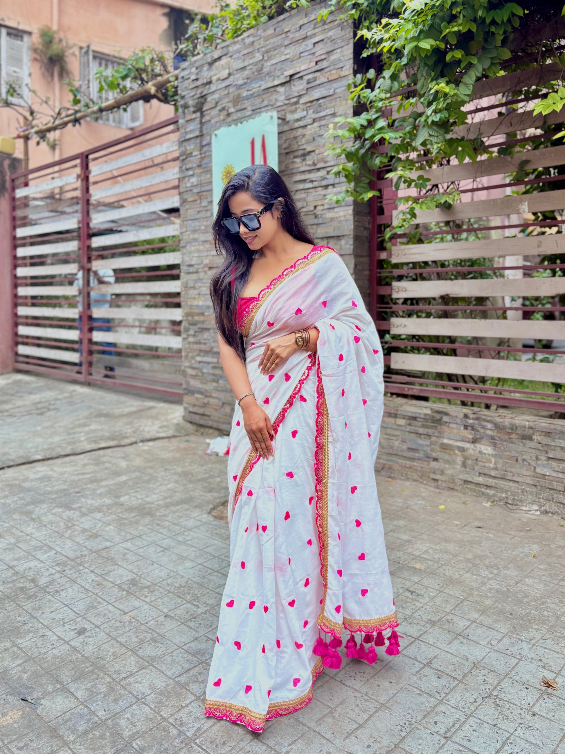 Heart Cotton White Saree with Scallop Zari Border