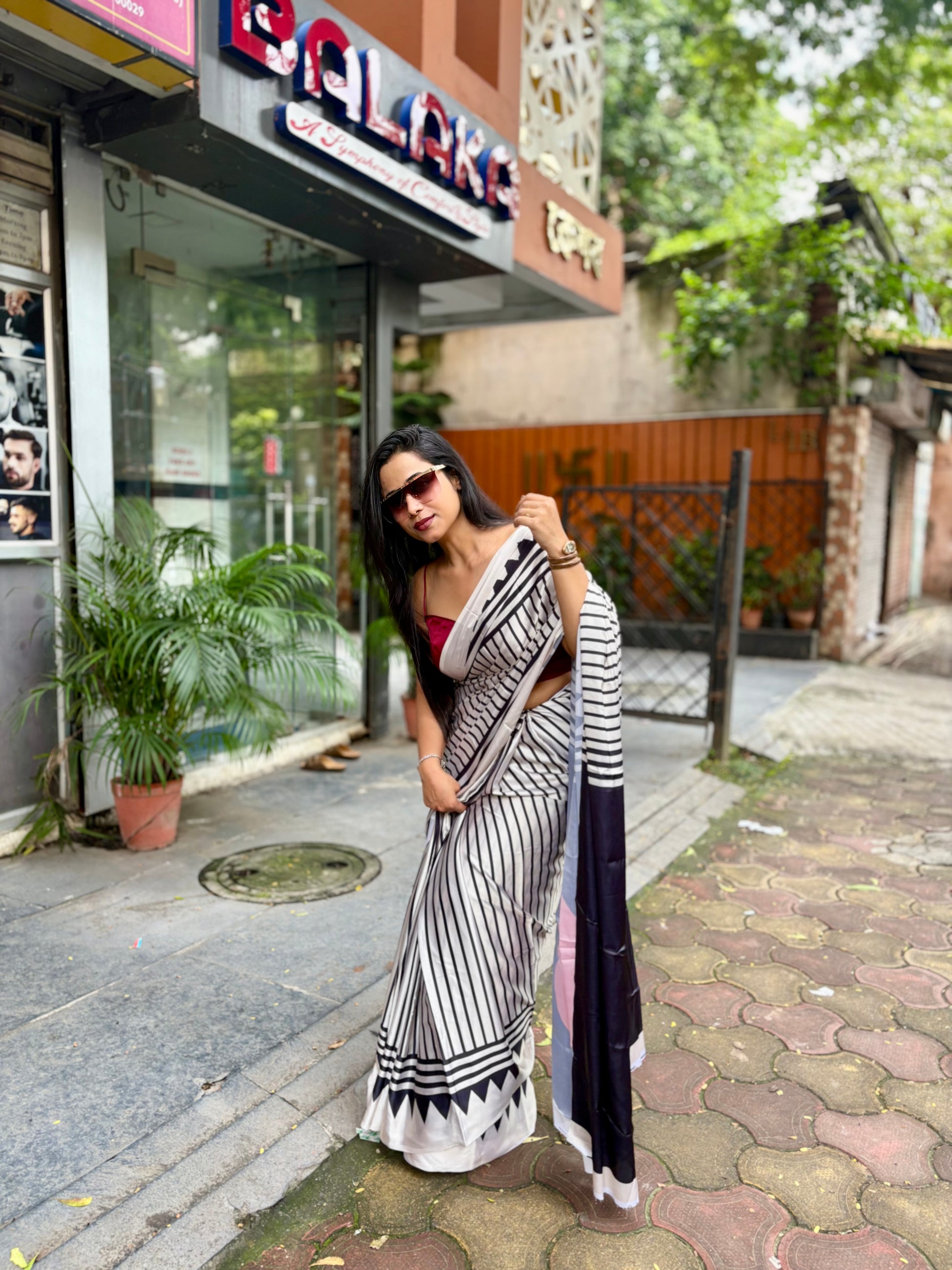 Bindi modal satin saree