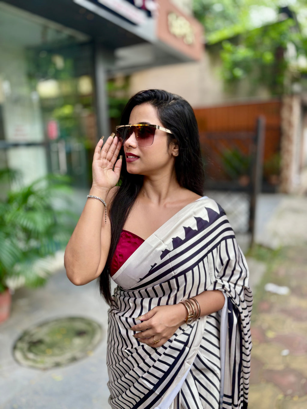 Bindi modal satin saree