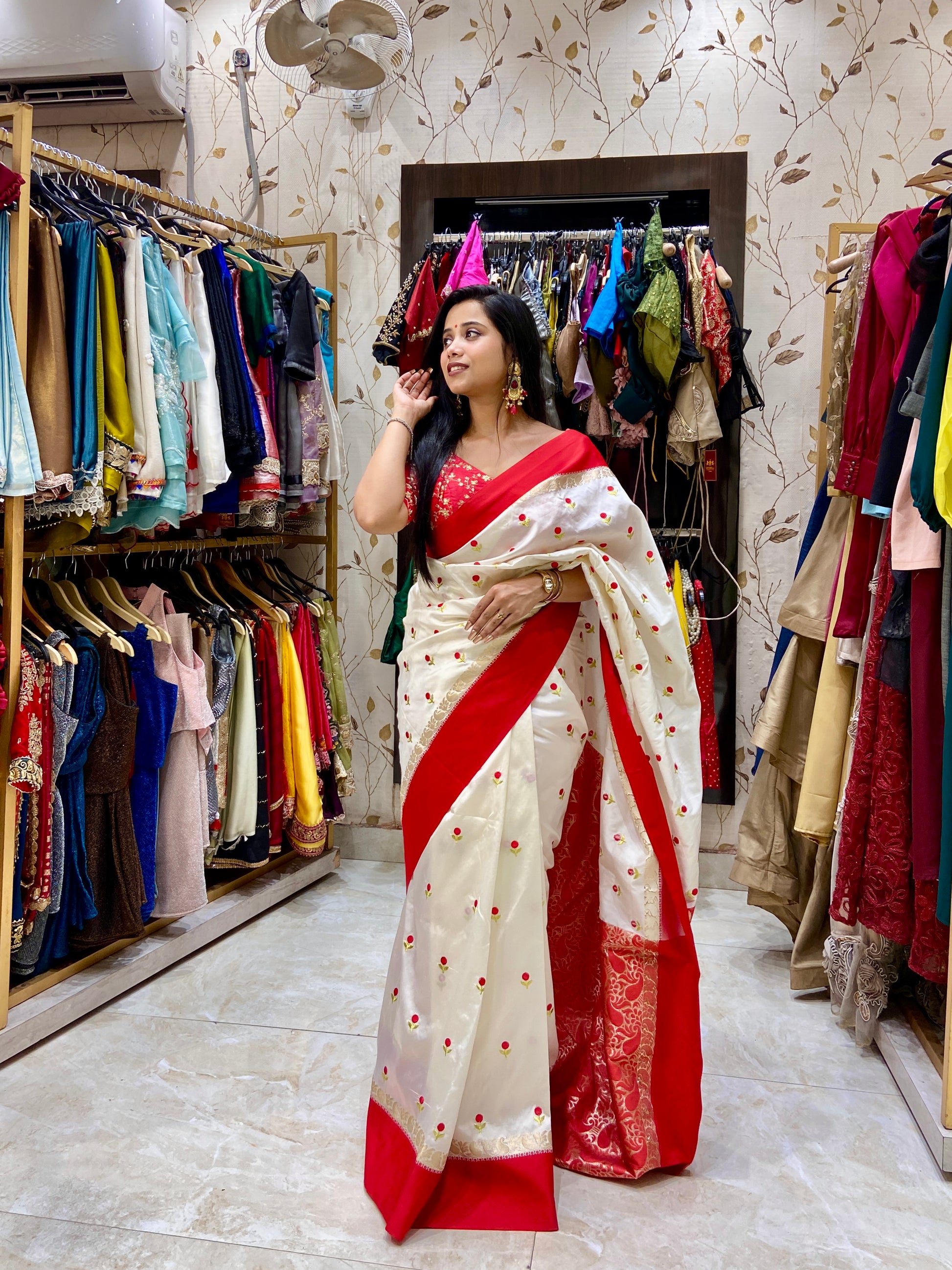 Lal par sada saree with floral Embroidary