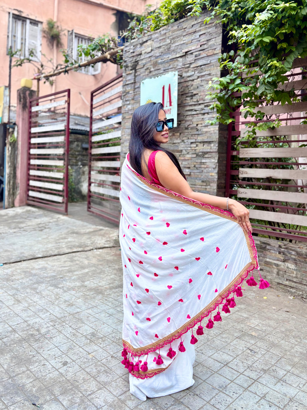 Heart Cotton White Saree with Scallop Zari Border