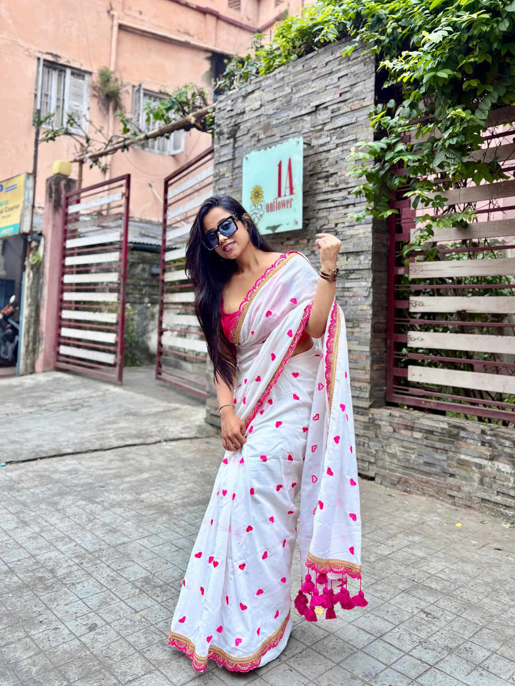 Heart Cotton White Saree with Scallop Zari Border