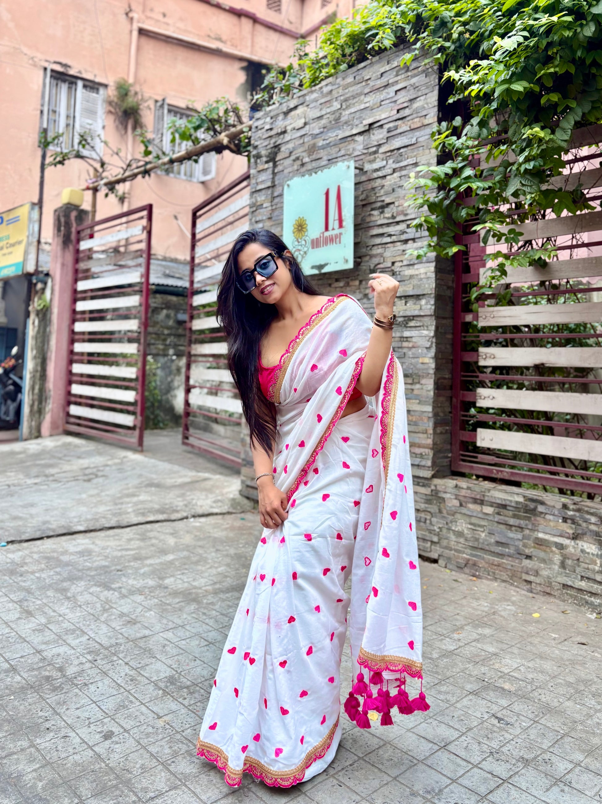 Heart Cotton White Saree with Scallop Zari Border