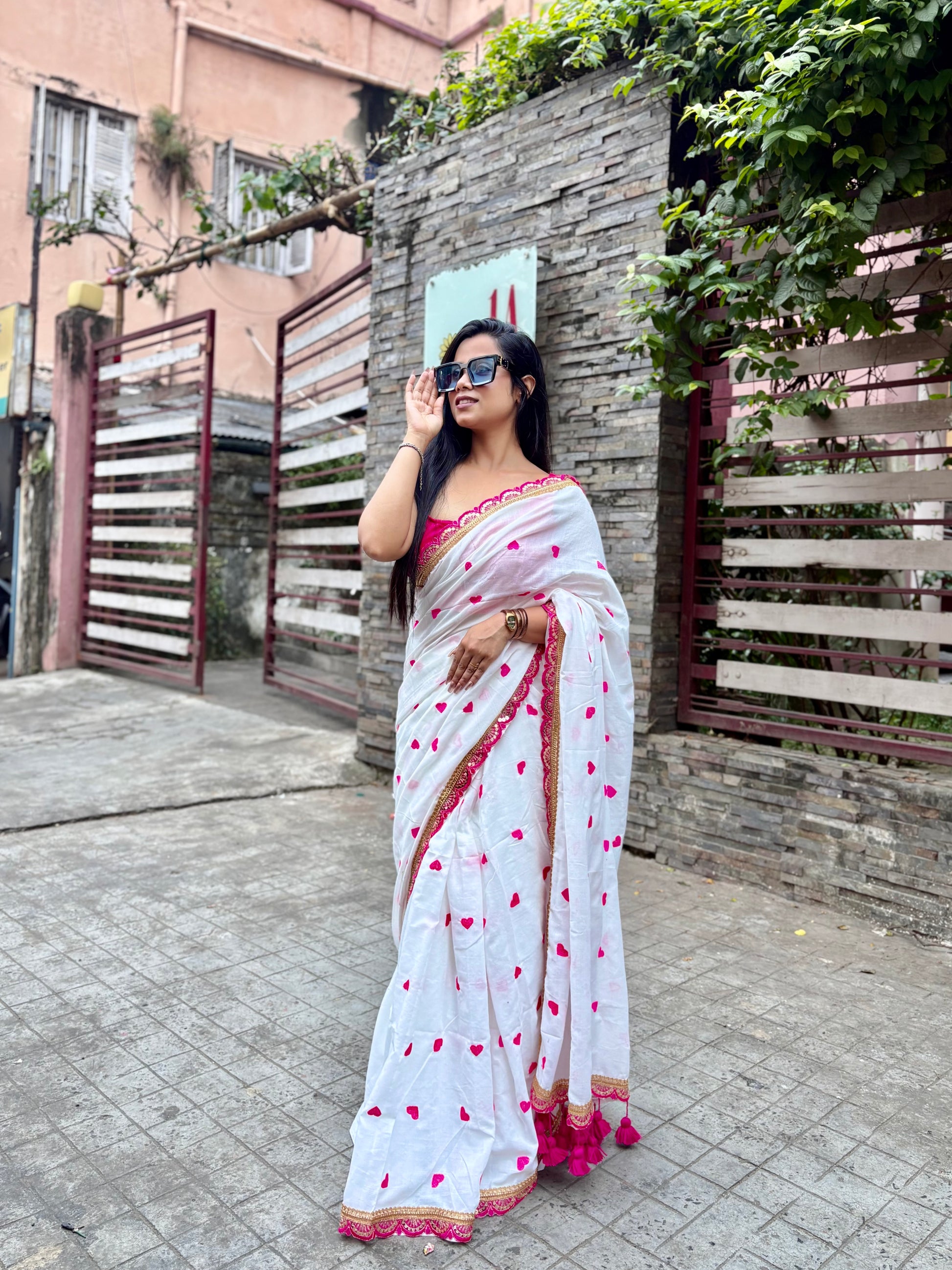 Heart Cotton White Saree with Scallop Zari Border