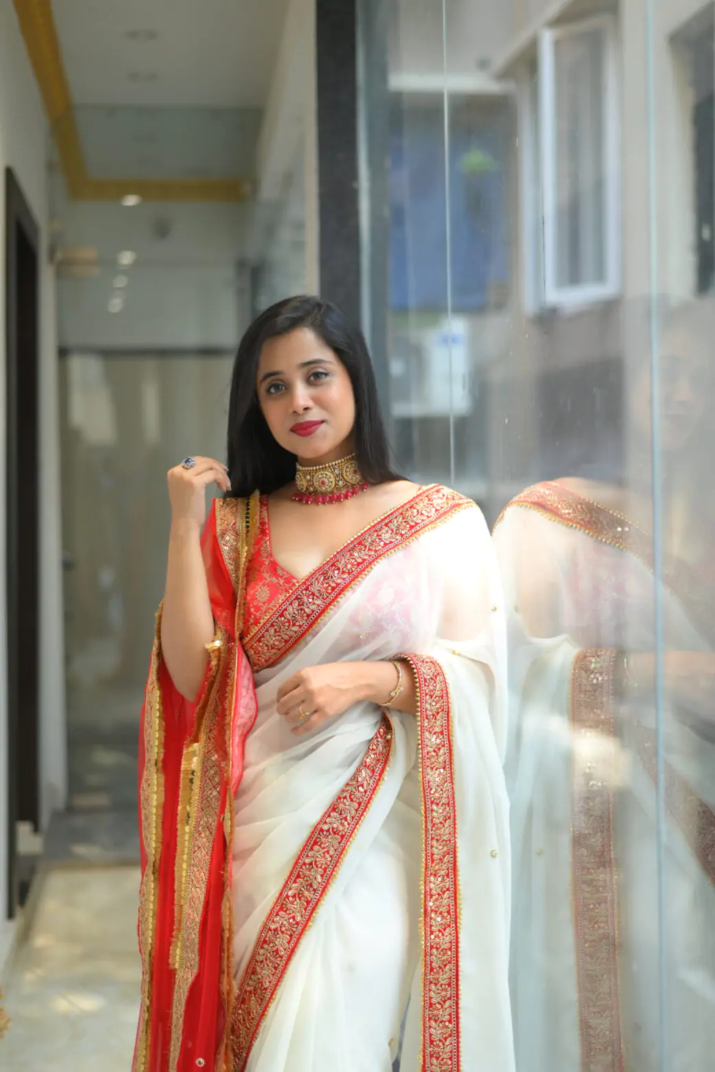 Bengali Style White Saree With Red Border & Blouse Piece - Image 2