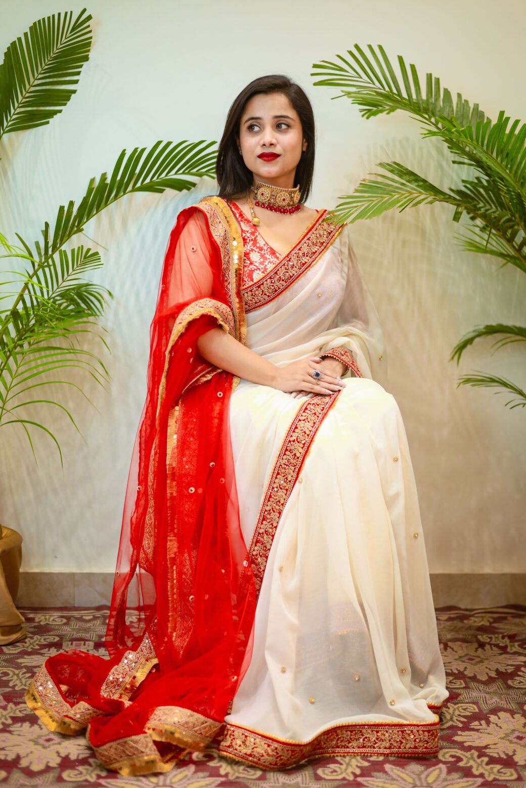 Traditional Bengali "Lal Par Sada Saree"