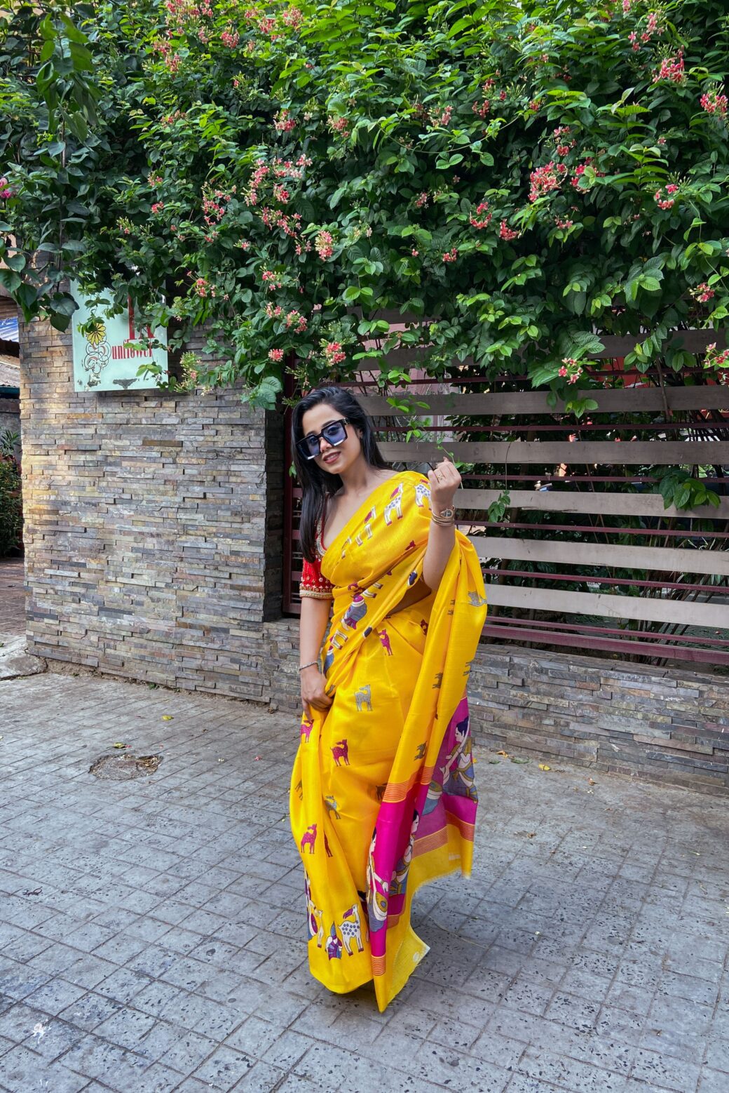 Elegant Printed Silk Off-white Saree with Heavy Pallu - Image 3