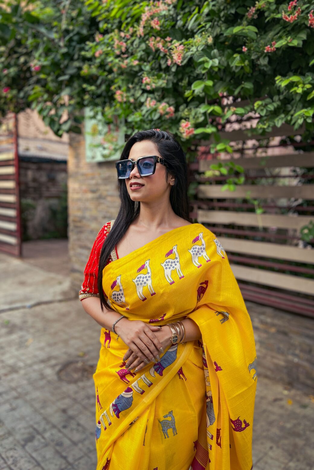 Elegant Printed Silk Off-white Saree with Heavy Pallu - Image 4